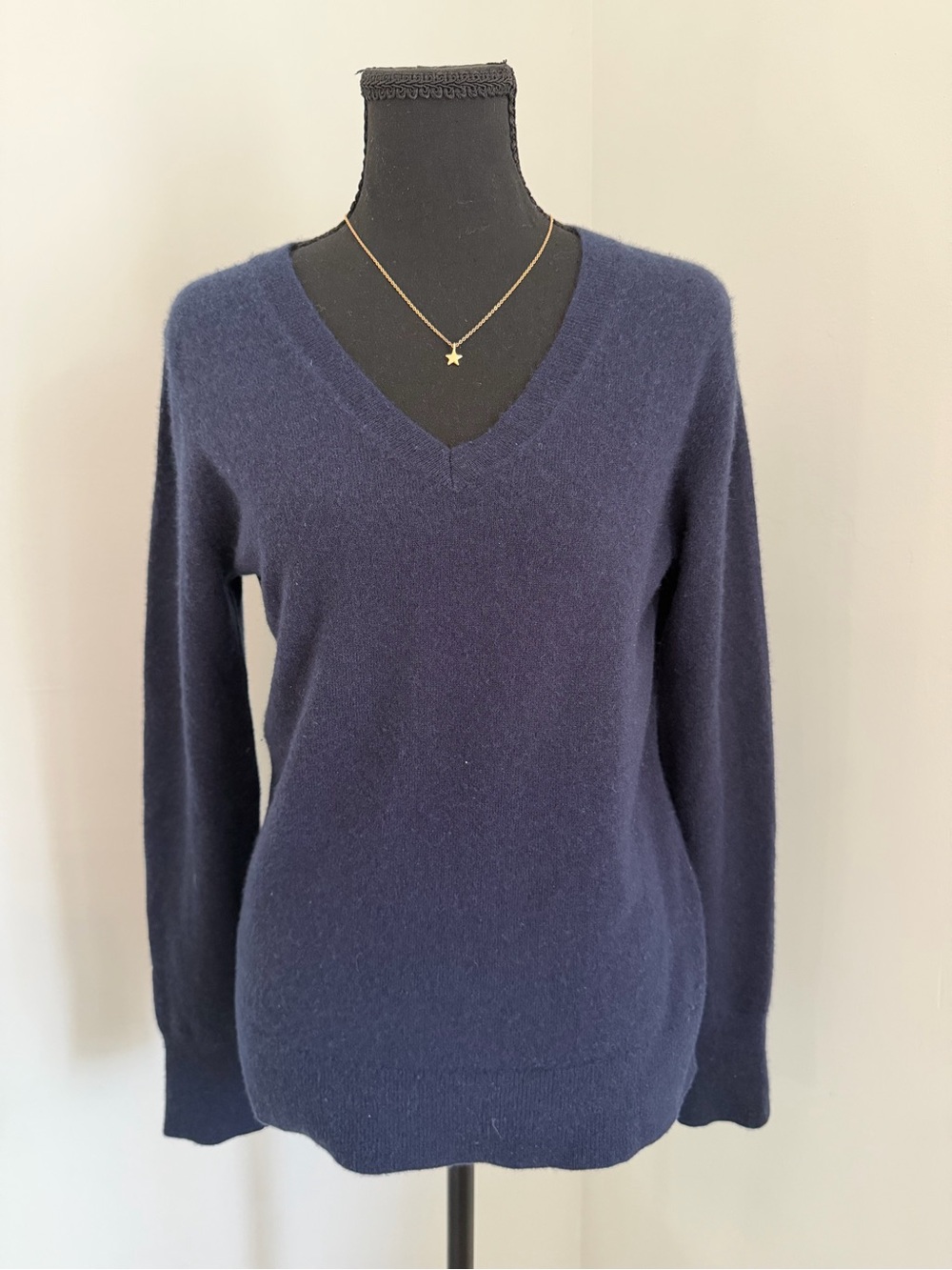 Lands’ End 100% Cashmere Sweater Women S Navy Blue V Neck Quiet Luxury